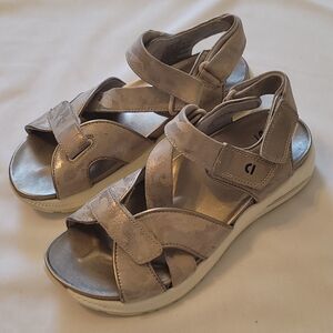 Earth cedar kushma  sandals size 9